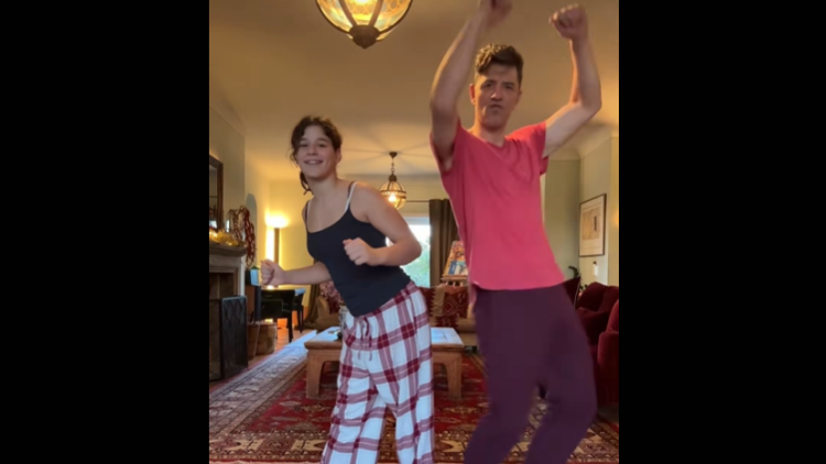 Ο χορός του Σάκη Ρουβά με την κόρη του: Είστε ίδιοι με την Αριάδνη, του γράφουν