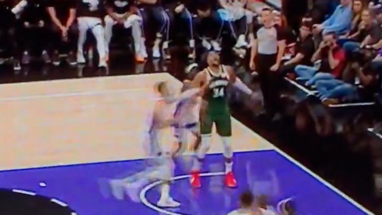 Ο Σρέντερ έσπρωξε και πέταξε στο παρκέ τον Γιάννη Αντετοκούνμπο, έξαλλος ο Θανάσης, δείτε βίντεο