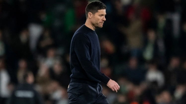 Ο Ταάμπι Αλόνσο ζήτησε από τους παίχτες της Ρεάλ να κάνουν pasillo στη Μπαρτσελόνα και τον αγνόησαν, το βίντεο που έγινε viral