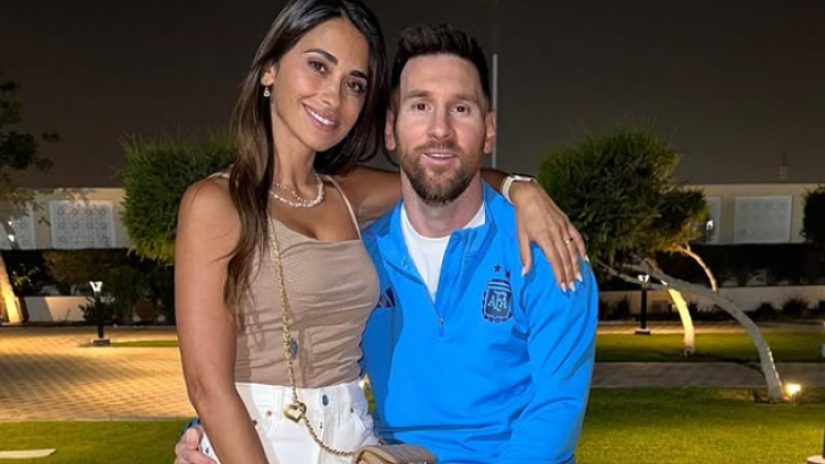 Τρυφερές στιγμές για Μέσι και Αντονέλα στην πισίνα του σπιτιού τους, δείτε φωτογραφία 