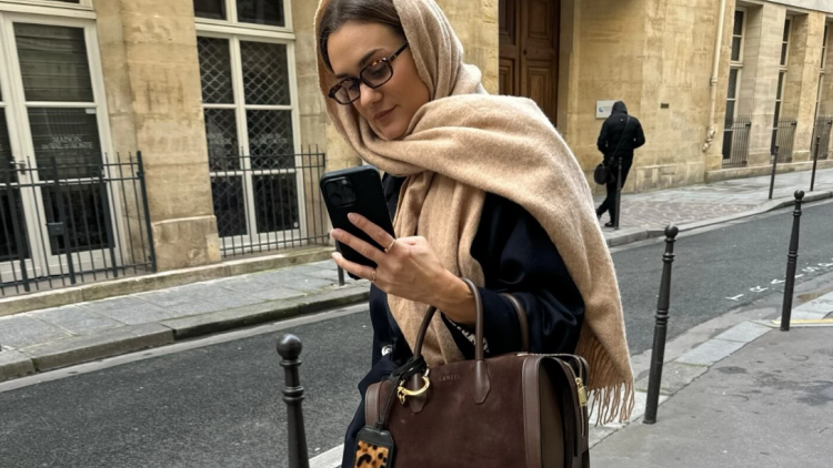 Ο French-girl τρόπος να συνδυάσετε τζιν με ankle boots το 2026
