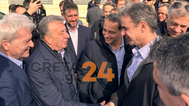 Στο εργοτάξιο του αεροδρομίου στο Καστέλλι ο Κυριάκος Μητσοτάκης