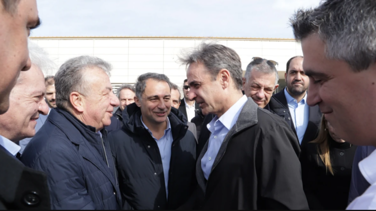 Στο εργοτάξιο του αεροδρομίου στο Καστέλλι ο Κυριάκος Μητσοτάκης, δείτε βίντεο