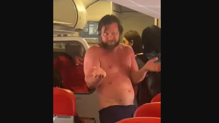Επιβάτης έβγαλε τα ρούχα του και προκάλεσε χάος σε πτήση της AirAsia, δείτε βίντεο
