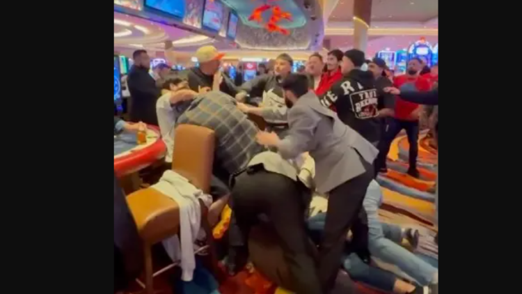 Χαμός σε καζίνο της Καλιφόρνια από καβγά με έναν τραυματία από μαχαίρι, δείτε βίντεο