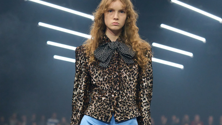 Σατέν παντελόνι: H τάση που πρέπει να δοκιμάσετε
