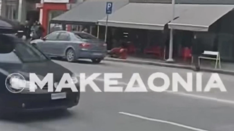 Θεσσαλονίκη: Πατέρας ξυλοκόπησε έξω από τα δικαστήρια τον 62χρονο που είχε παρασύρει με αυτοκίνητο το παιδί του