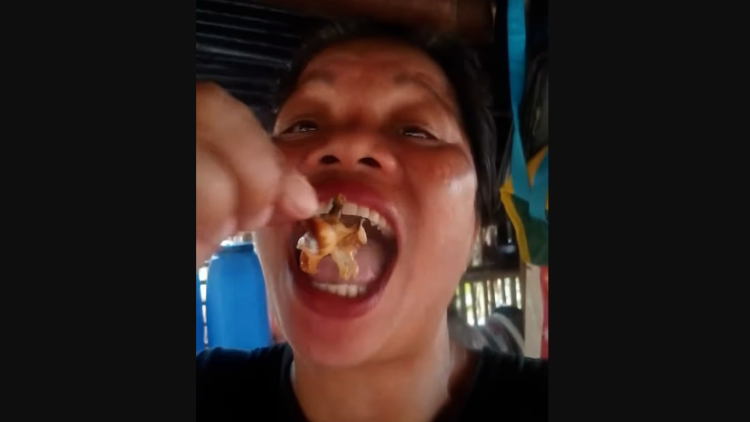 Φιλιππίνες: Food vlogger έφαγε τοξικό κάβουρα για βίντεο στα social media και πέθανε από δηλητηρίαση