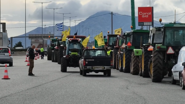 Από απολύμανση θα περνούν τα τρακτέρ στις πύλες της Αθήνας, έφτασαν τα πρώτα στα διόδια Αφιδνών 
