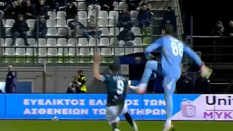 Λεβαδειακός: Ο Όζμπολτ δέχτηκε δύο κίτρινες κάρτες σε λίγα δευτερόλεπτα και αποβλήθηκε στο παιχνίδι με τον Ολυμπιακό 