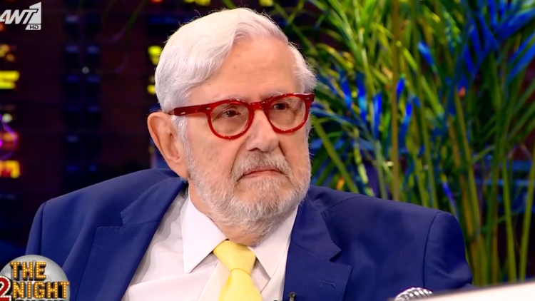 Κώστας Καίσαρης: Ο διάλογος με τον Ανδρέα Παπανδρέου που δεν έβαλε στο βιβλίο του, η απειλή στη Σάρον Στόουν για ένα πάρτι και η κλοπή σε 3 λεπτά στη Μύκονο