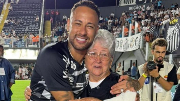 H συγκινητική κίνηση του Νεϊμάρ σε ηλικιωμένη οπαδό της Σάντος που ζήτησε να τον συναντήσει για να φύγει πιο ήσυχη, δείτε βίντεο