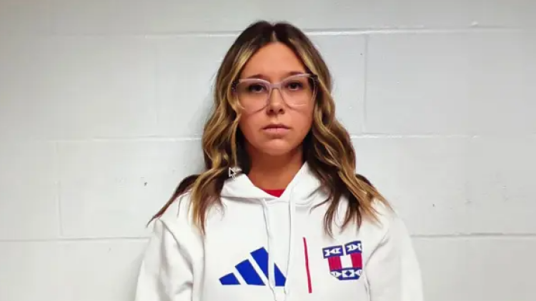 Γραμματέας σχολείου στις ΗΠΑ έκανε σεξ με δύο μαθητές, την ξυλοκόπησε ο σύζυγός της όταν την έκανε τσακωτή