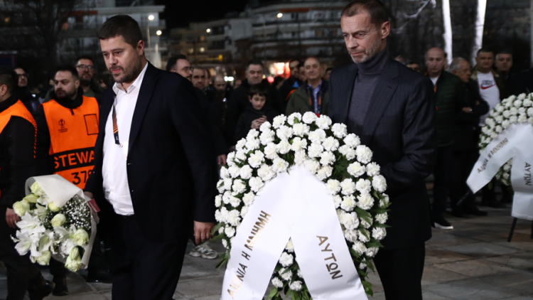 Τσέφεριν: Κατέθεσε στεφάνι για τους 7 οπαδούς του ΠΑΟΚ που χάθηκαν στη Ρουμανία ο πρόεδρος της UEFA, φωτογραφίες 