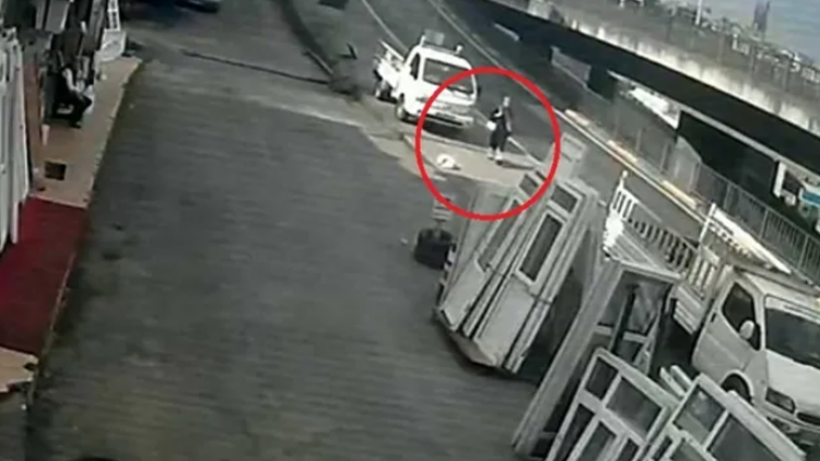 Τουρκία: 21χρονη χτυπήθηκε από λεωφορείο ενώ την κυνηγούσε αδέσποτος σκύλος, δίνει μάχη για τη ζωή της