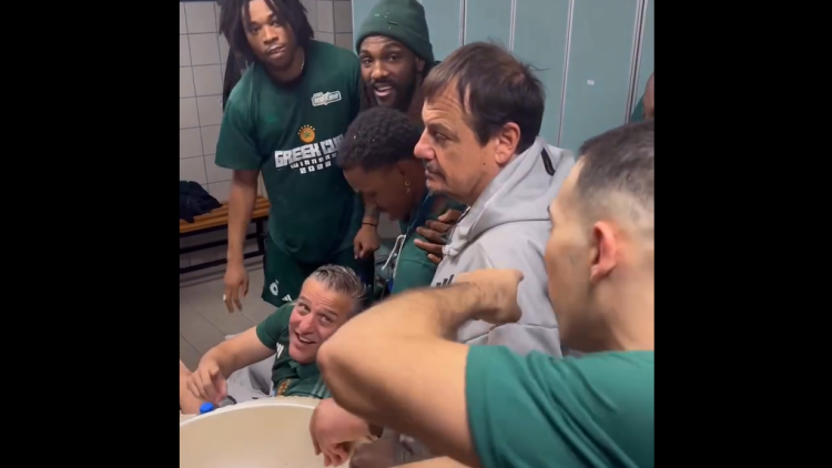 Παναθηναϊκός: Οι παίχτες αφιέρωσαν το Κύπελλο Ελλάδος στον Αταμάν και τη μητέρα του που έφυγε από τη ζωή, δείτε βίντεο