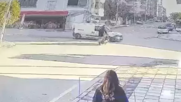 Τουρκία: Τραγικός θάνατος για 16χρονη που καρφώθηκε με τη μηχανή της σε φορτηγάκι, δείτε βίντεο