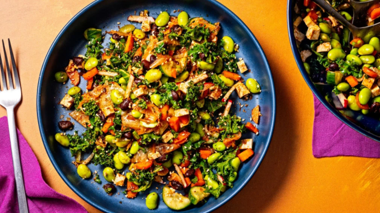 Οι τροφές που πρέπει να συμπεριλάβετε στη διατροφή σας για να αποτρέψετε το γκριζάρισμα των μαλλιών
