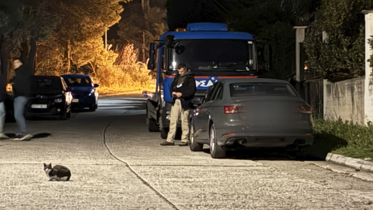 Στον Διόνυσο βρέθηκε το αυτοκίνητο που πυροβόλησαν στη Νέα Μάκρη, δείτε βίντεο