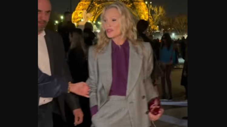 Κέιτ Μος: «Μην με ακουμπάτε» - Η αντίδρασή της στην Εβδομάδα Μόδας στο Παρίσι που συζητήθηκε