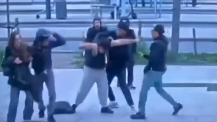 Άγριος ξυλοδαρμός νεαρού έξω από σταθμό τρένου στο Βέλγιο: Τον άφησαν αναίσθητο επειδή υπερασπίστηκε μια κοπέλα