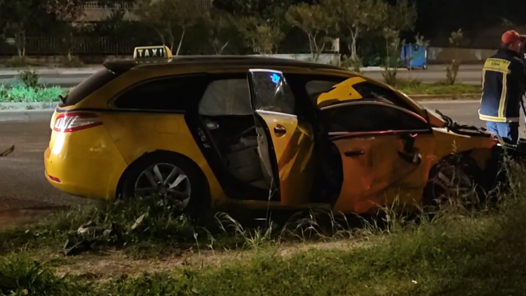 Τροχαίο στη Βούλα: Νεκρή η 58χρονη οδηγός ταξί που συγκρούστηκε με ΙΧ στην παραλιακή
