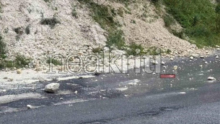 Πλημμύρες, κατολισθήσεις και κλειστοί δρόμοι σε Ηράκλειο και Χανιά λόγω της κακοκαιρίας, δείτε φωτογραφίες