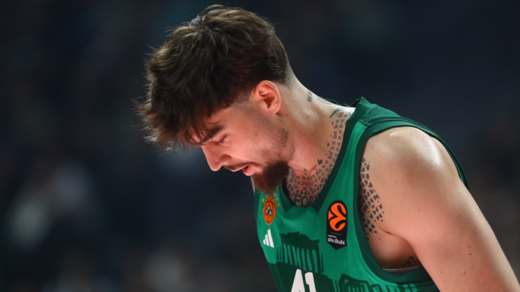 Έπαιξε με πόνους στο στομάχι ο Χουάντσο, πήγε στο νοσοκομείο μετά το ματς του Παναθηναϊκού με τη Μονακό 