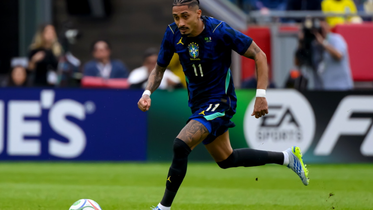 Ραφίνια: Τραυματίστηκε στο φιλικό της Βραζιλίας και μένει για περισσότερο από ένα μήνα εκτός δράσης ο άσος της Μπαρτσελόνα