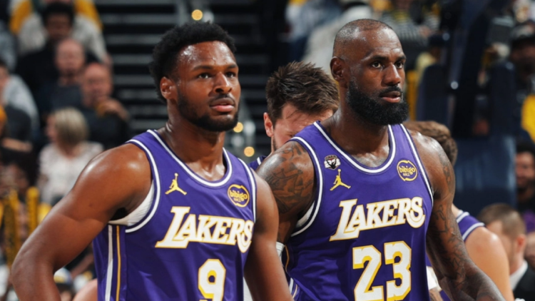 Ο Λεμπρόν Τζέιμς έδωσε την πρώτη ασίστ «πατέρα σε γιο» στην ιστορία του NBA, δείτε βίντεο