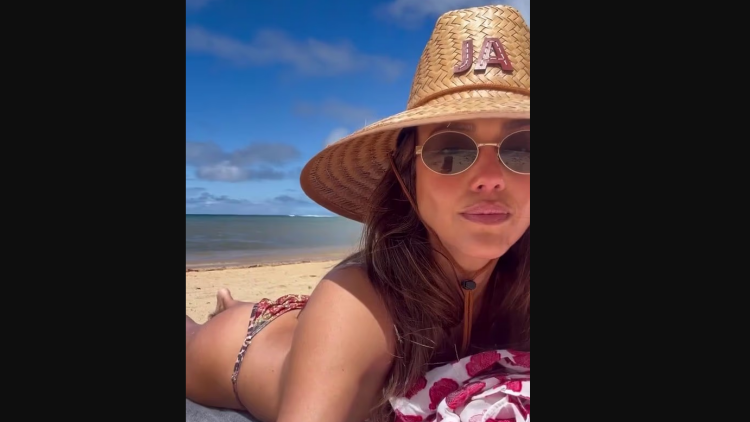 Τζέσικα Άλμπα: Τα βίντεο της 44χρονης ηθοποιού με μπικίνι από τη Χαβάη - Che bella, της γράφουν