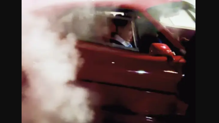 Η Κιμ Καρντάσιαν συνοδηγός του Λούις Χάμιλτον σε drift με Ferrari F40 στο Τόκιο, δείτε βίντεο