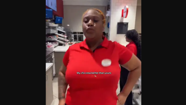 Υπάλληλοι σε «χριστιανικό» φαστ φουντ στις ΗΠΑ απολύθηκαν μετά τα 7 εκατ. views σε βίντεο που κούνησαν τα στήθη τους