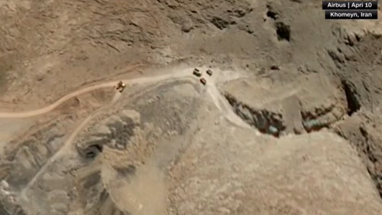 CNN: Οι Ιρανοί ξεθάβουν εκτοξευτές πυραύλους που είχαν κρύψει σε υπόγεια τούνελ, δείτε βίντεο