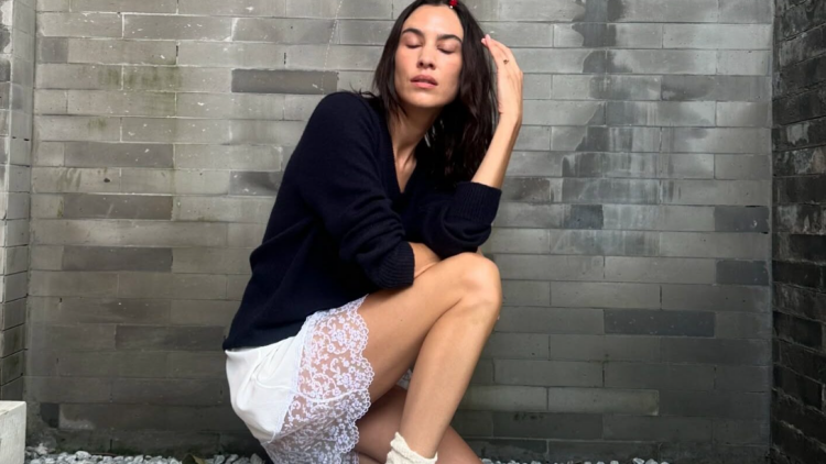 Οι ωραιότερες slip skirts της νέας σεζόν
