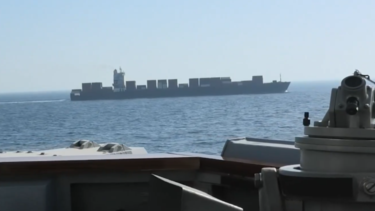 «Εκκενώστε το μηχανοστάσιο, ετοιμαζόμαστε για πυρά ακινητοποίησης»: Aντιτορπιλικό των ΗΠΑ σταμάτησε ιρανικό πλοίο που επιχείρησε να σπάσει τον αμερικανικό αποκλεισμό