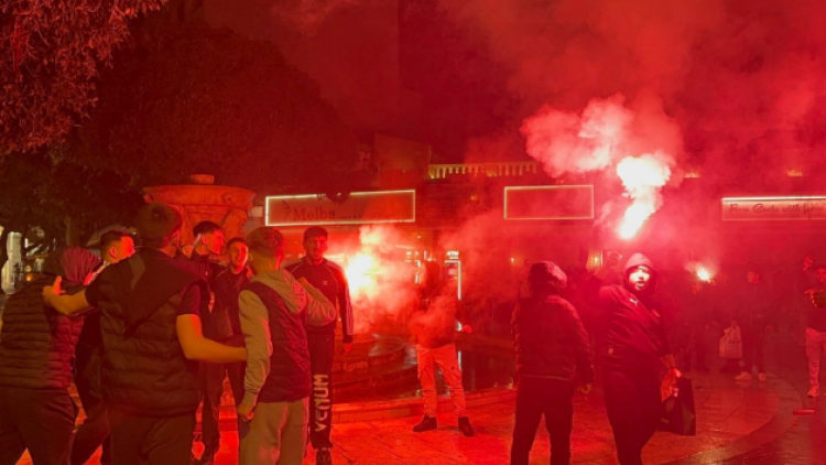 Έκρηξη χαράς στο Ηράκλειο μετά την νίκη του ΟΦΗ, ξεχύθηκαν στους δρόμους οι Κρητικοί, δείτε βίντεο και φωτογραφίες