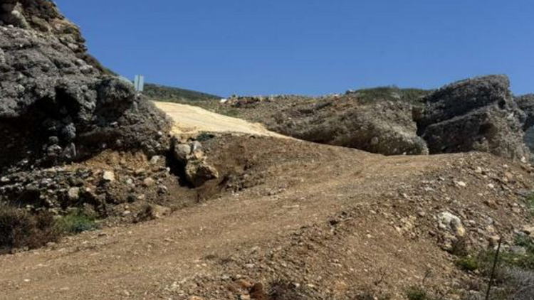 Άνοιξαν δρόμο σε περιοχή Natura στην παραλία στα Φαλάσαρνα, υποβλήθηκε μήνυση