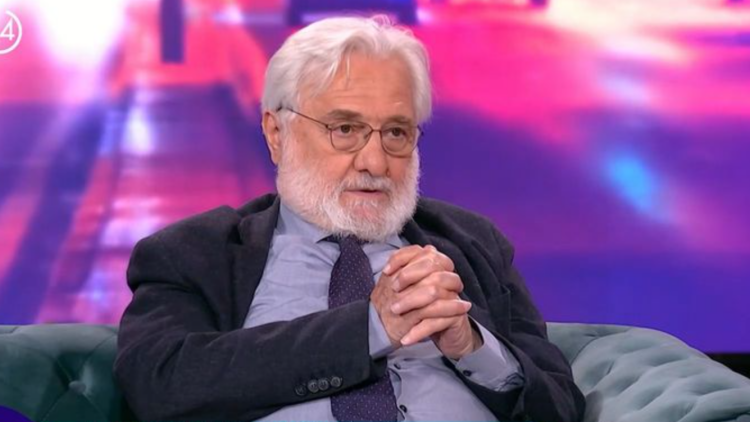 Σμαραγδής: Ξέρω ποιος θα υποδυθεί τον Κολοκοτρώνη, αξίζει να γίνει ταινία ο Βαγγέλης Παπαθανασίου που τον κυνήγησε η Αριστερά