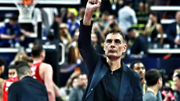 Η «τρελή» ατμόσφαιρα στο T-Center και η αποθέωση του Μπαρτζώκα: Η παρακάμερα του Ολυμπιακός - Φενέρ, βίντεο 