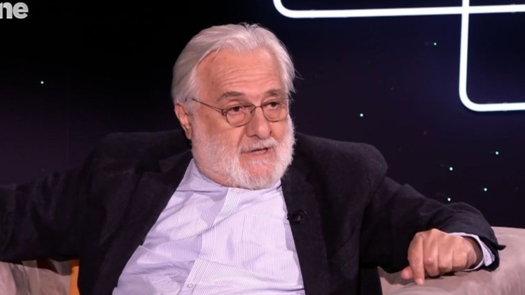 Σμαραγδής: Η ταύτιση ως νέος αριστερός με τον «κλέφτη, μισθοφόρο» Κολοκοτρώνη και η άγνωστη 4ωρη συνάντηση με τον Vangelis για τη μουσική του Καβάφη
