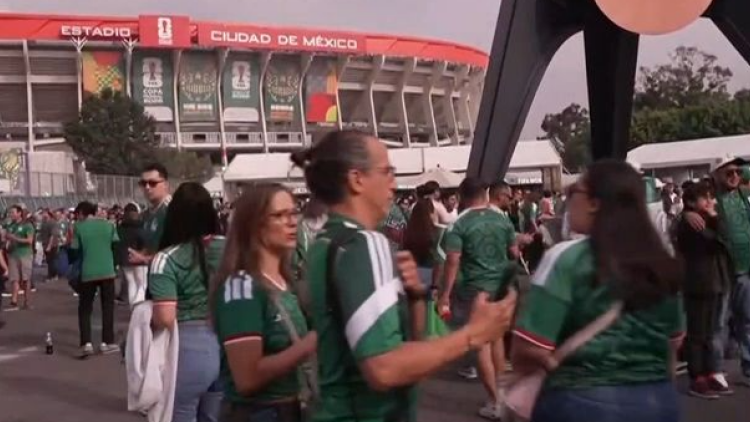 Μεγάλη προσμονή στο Μεξικό για πρεμιέρα του Μουντιάλ: Οπαδοί μαζεύτηκαν πολλές ώρες πριν έξω από το «Αζτέκα», βίντεο 