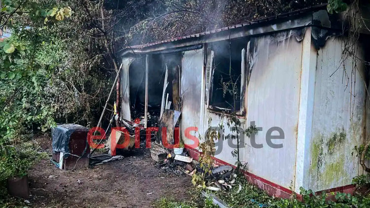 30 χρόνια έμεναν στο κοντέινερ που έχασαν τη ζωή τους τα τέσσερα ηλικιωμένα αδέρφια στην Κόνιτσα: «Δεν ήθελαν να μεταφερθούν» λέει ο δήμαρχος