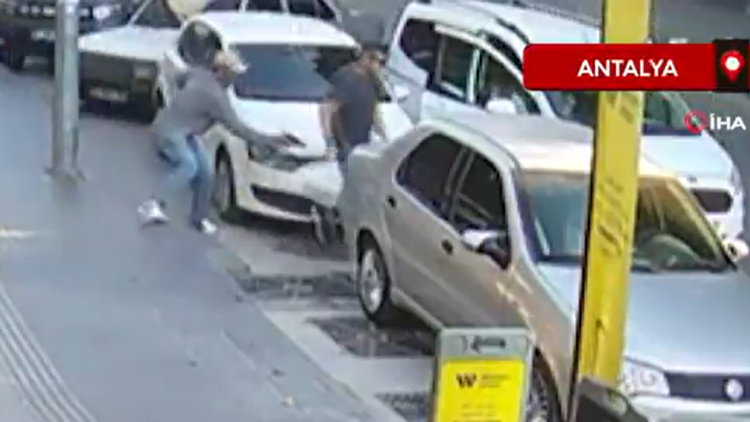 Άγρια επίθεση στην Τουρκία: Του έστησε ενέδρα και τον πυροβόλησε τρεις φορές ενώ κουβαλούσε τούρτα γενεθλίων, δείτε βίντεο
