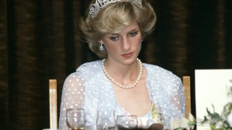 Πριγκίπισσα Diana: Η λάμψη μιας ζωής μέσα από τη μυθική συλλογή κοσμημάτων της
