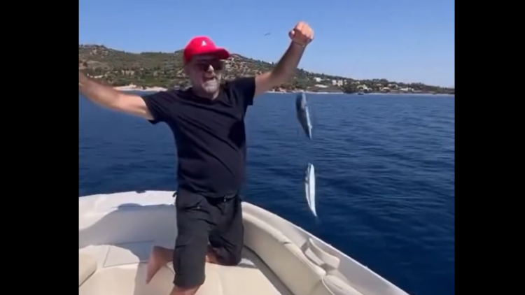 Η οργή του Μιχάλη Ιατρόπουλου για τους λαγοκέφαλους που ψάρεψε: Τελικά από τούς μαλ@@@ες δεν γλυτώνεις πουθενά...