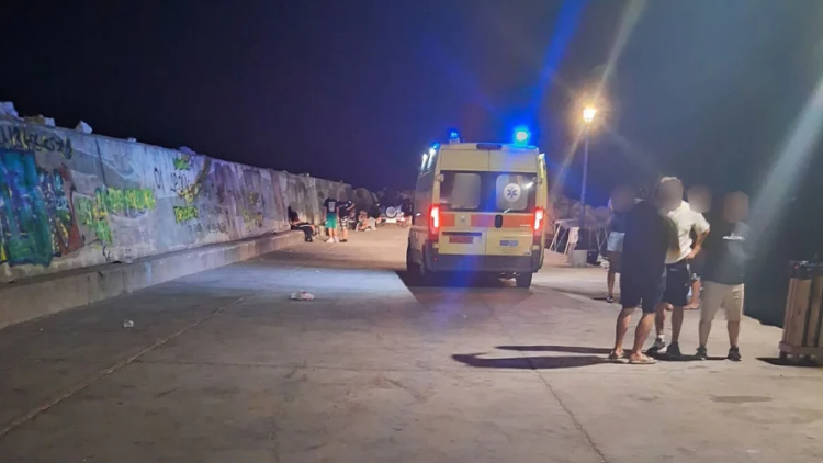 Νεαροί στην Αμαλιάδα ξυλοκόπησαν 42χρονο που τους έκανε παρατήρηση για κόντρες με μηχανές, συνελήφθη 14χρονος
