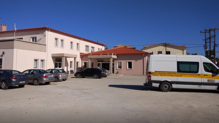39χρονη Βρετανίδα στη Σκιάθο ήπιε με την 15χρονη κόρη της, μέθυσε και προκάλεσε επεισόδιο στο ξενοδοχείο και το κέντρο υγείας