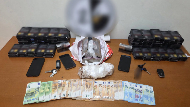 Έπιασαν ζευγάρι που είχε 1,7 κιλά κοκαΐνης και ενέσεις με αναβολικά στο Ηράκλειο, τους συνέλαβαν τη στιγμή που τα έδιναν σε 32χρονο