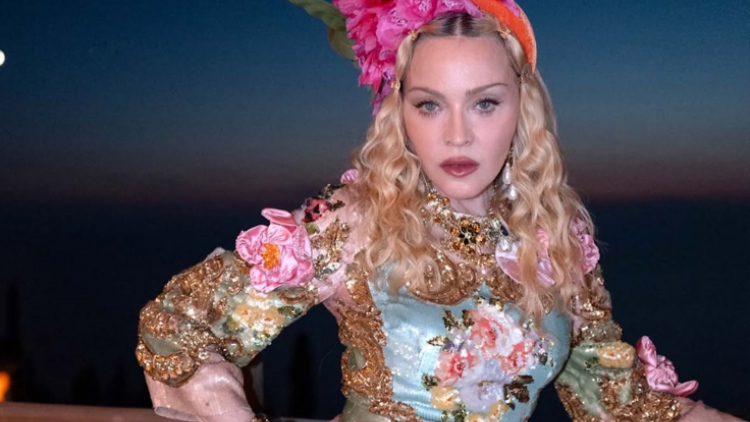 Madonna: Έσπασε πιάτα στο ελληνικό γλέντι για τα 68α γενέθλιά της